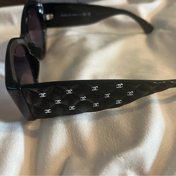 Chanel sunglasses - Picture 1 of 5